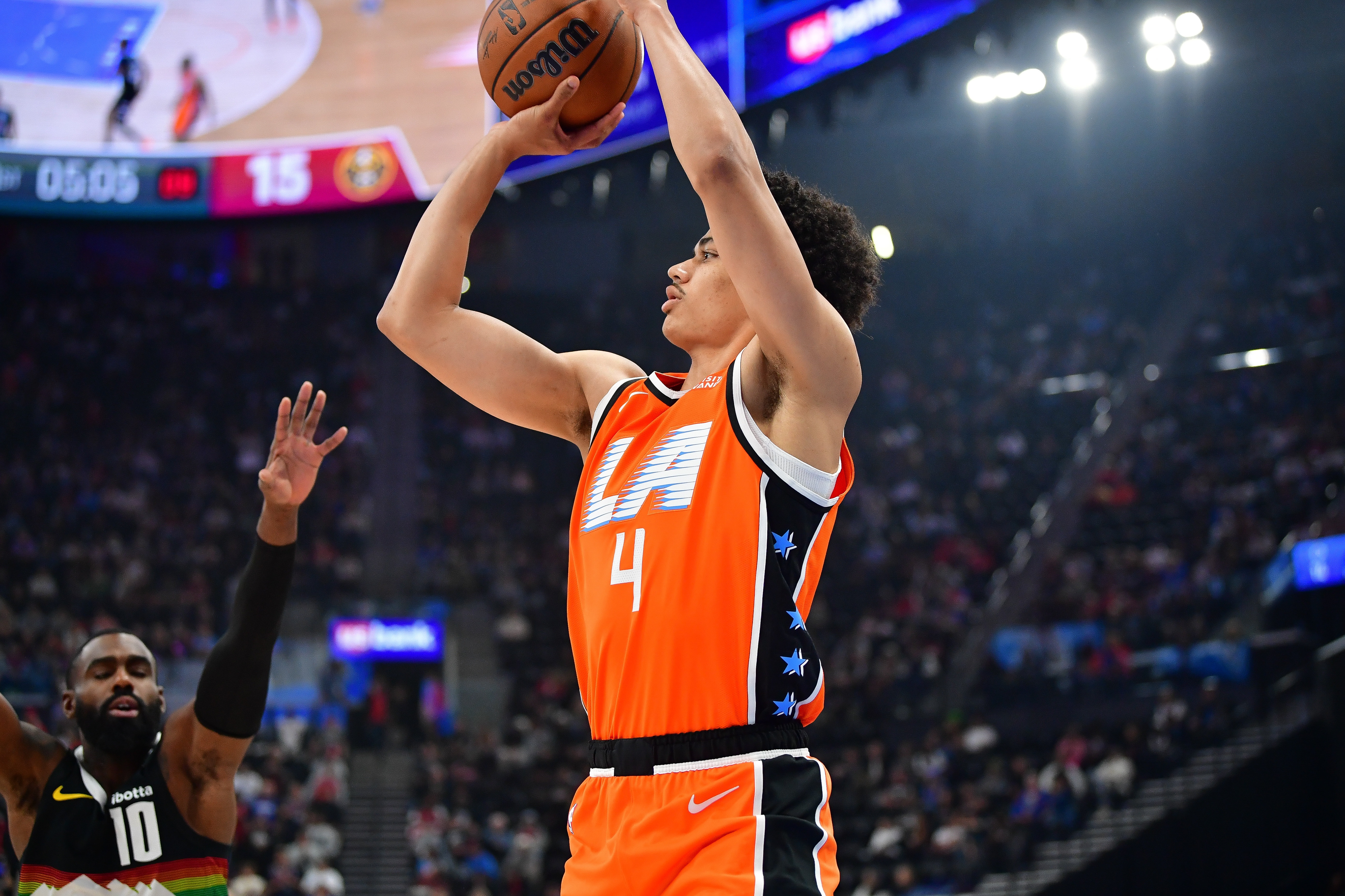 船记：快船目前优先项是摆脱保罗合同 转正科比·桑德斯！